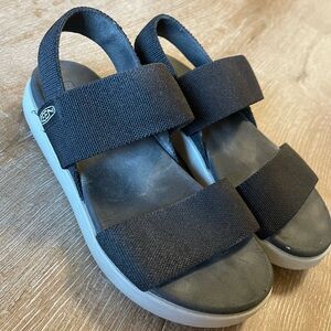 Keen Elle Backstrap Black Sandals with White Soles size 8